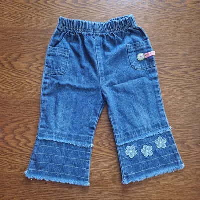 1 an jean bleu avec broderie